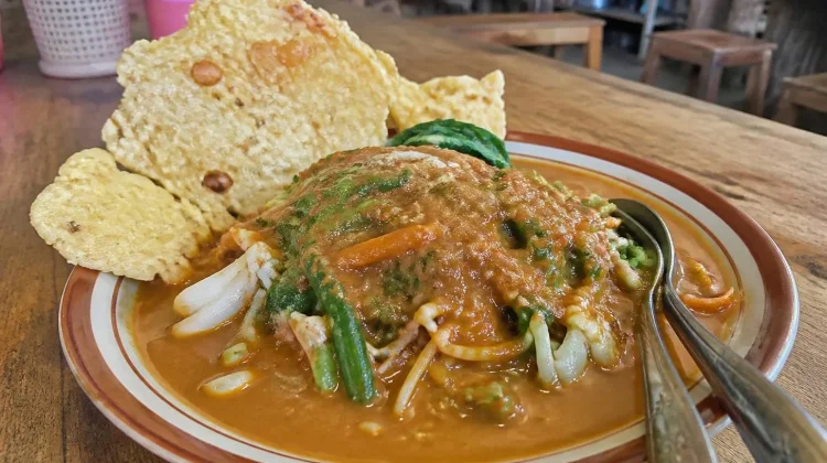 Cara Membuat Pecel Sayur Sederhana, Lezat dan Praktis