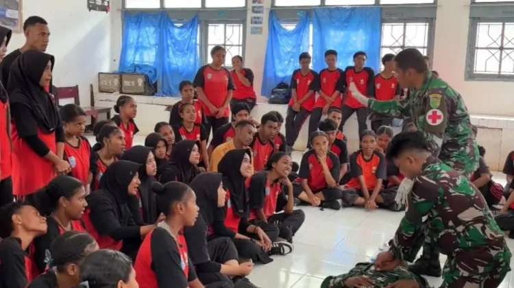 Polkes 17.09.04 Serui Bekali Siswa SMA Bantuan Hidup Dasar