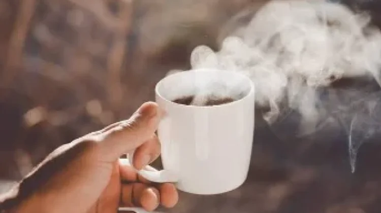 Kebiasaan Minum Teh Sangat Panas Meningkatkan Kemungkinan Kanker Esofagus