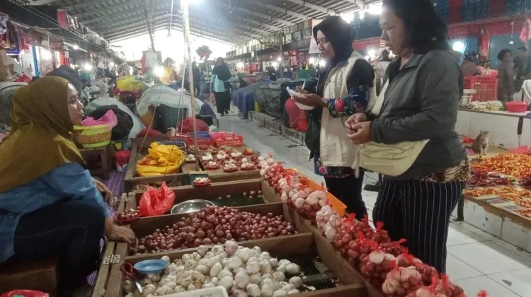 Update Harga Barang Kebutuhan Pokok Lainnya di Pasar Aroro-Iroro Serui Bervariasi