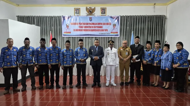 Bupati Yapen Tekankan Disiplin dan Integritas Pejabat Baru