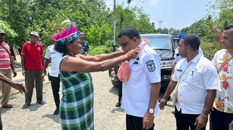 Buka Akses Jalan Raimbawi, Bupati Yapen Kantongi Dukungan Pemilik Hak Ulayat