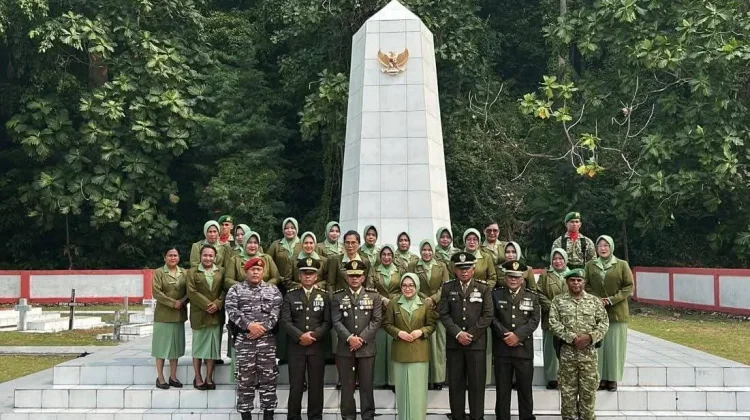 HUT ke-81 TNI, Dandim 1709/Yawa Pimpin Ziarah Nasional di TMP Newi