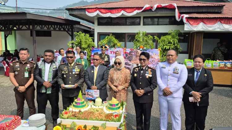 Wabup Yapen Hadiri HUT ke-81 TNI di Serui