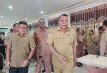 Bupati Yapen Minta Kepala Kampung Ikut Awasi Proses Pendidikan dan Kesehatan