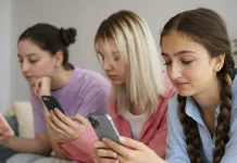 7 Ciri Seseorang yang Oversharing di Media Sosial