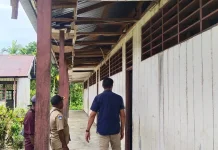 Rian Hendrik Tinjau Kerusakan Sekolah dan Puskesmas