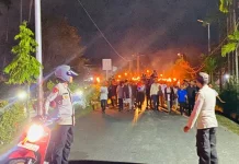 Polres Waropen Amankan Pawai Obor Paskah Berjalan Lancar