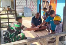 Babinsa Serui  Jaga Keamanan dan Waspada Cuaca Ekstrem