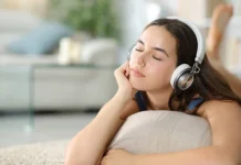 Lima  Alasan Psikologis Kenapa Lagu Lawas Bikin Baper