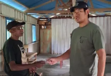 Rian Hendrik Serahkan Bantuan untuk Perabotan Gedung Gereja