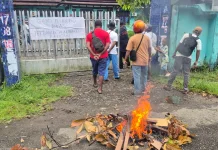 Aksi Bakar Ban ASN Pertanian Yapen Soroti Kinerja Plt. Kadis