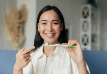 Enam Alasan Kamu Harus Segera Ganti Sikat Gigi