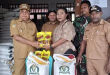 Bupati Yapen Tekankan Penyaluran Beras Harus Tepat Sasaran