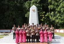 Polres Kepulauan Yapen Gelar Ziarah dan Tabur Bunga Sambut HUT Bhayangkara ke-80