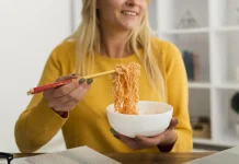 Wabah Salmonella Diduga Dipicu Mi Instan Rasa Ayam