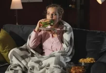Apakah Makan Malam Selalu Menyebabkan Berat Badan Naik?