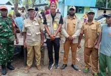 Babinsa Serui Dampingi Penjemputan Mahasiswa KKN Kampung di Distrik Kosiwo