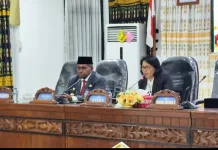 Ketua DPRK Waropen Tutup Paripurna, Setujui Pertanggungjawaban APBD Tahun 2025