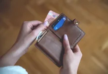 Lima Hal yang Bikin Dompet Tebal tapi Tidak Berguna
