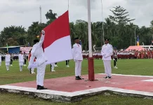 Bupati Waropen Apresiasi Petugas Upacara HUT RI Ke-81