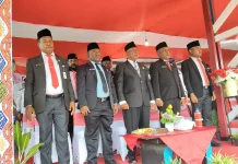 Pimpinan DPRK Waropen Hadiri Upacara Pengibaran HUT RI
