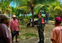 Babinsa Serui Perkuat Sinergitas Pemerintah Kampung dan Warga Mariarotu