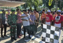 Bupati Yapen Lepas Lomba Gerak Jalan HUT RI ke-81