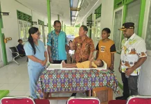 Intervensi Gizi Berlanjut, Wabup Roi Pantau Penerima Genting