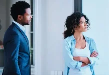 Mengenal Gaya Hubungan "Anxious vs Avoidant" Secara Sederhana