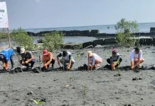 Pemda Waropen Apresiasi DWP Jaga Lingkungan Pesisir Ausiwerini