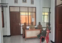 Babinsa Serui Perkuat Sinergi Bersama Staf Distrik Anotaurei