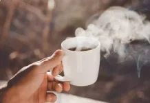 Kebiasaan Minum Teh Sangat Panas Meningkatkan Kemungkinan Kanker Esofagus