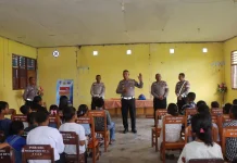 Satlantas Waropen Gelar Minggu Kasih di Dua Gereja
