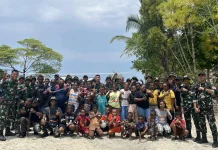 Wujud Kemanunggalan, Prajurit Yonif TP 909/KRP Warga Sulap Pesisir Pantai Jadi Asri