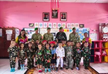 Yonif TP 909/Karya Ruba Pewa Kenalkan Kehidupan Prajurit Anak-Anak TK Pertiwi IV Ser