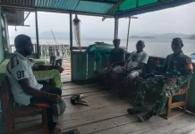 Babinsa Serui Warga Ambai II Jaga Keamanan