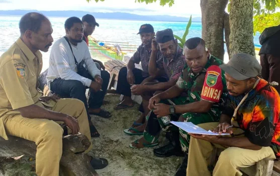 Serda Samuel Papare Komsos Bersama Aparat Kampung Serewen