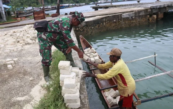 Semangat Warga Rembai Dukung TMMD Ke-127 Kodim 1709/Yawa