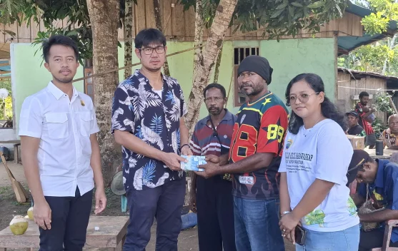 Edward Banua dan Rian Hendrik Hadiri Makan Sumbang, Serahkan Bantuan