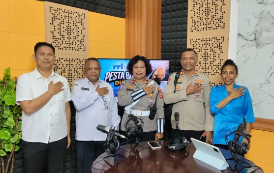 Warga Serui Konvoi Bersama Sambut Piala Dunia