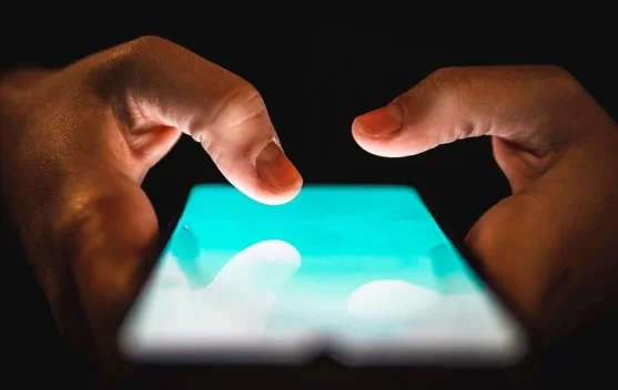 Harus Tahu! Fenomena Doomscrolling dan Dampaknya bagi Kesehatan Mental