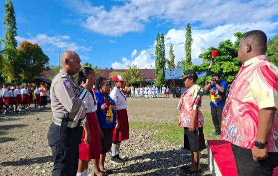 Penyerahan Siswa Baru SMP 2 Serui  Hindari Bullying di Sekolah