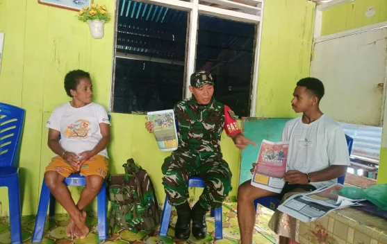 Babinsa Sosialisasikan Penerimaan Bintara dan Tamtama PK TNI AD Kampung Sarawand