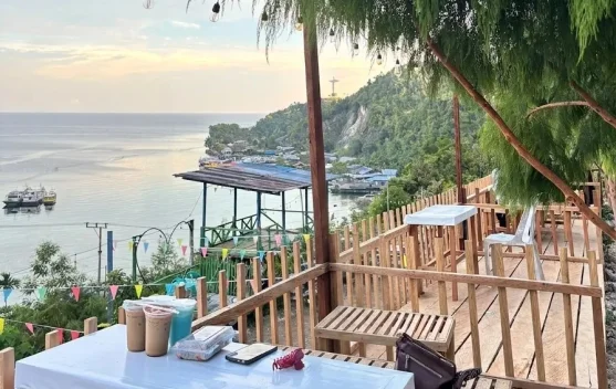 Suasana Senja Menyapa Serui: Spot Foto dengan Panorama Laut Memukau