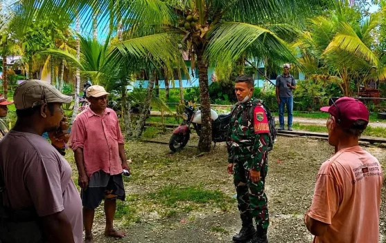 Babinsa Serui Perkuat Sinergitas Pemerintah Kampung dan Warga Mariarotu