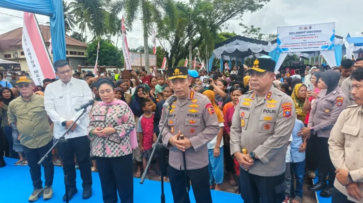 Kunjungi Tapteng, Kapolri dan Titiek Soeharto Serahkan Bantuan