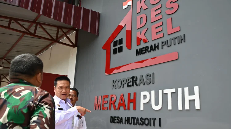 Bupati Humbang Hasundutan Tinjau Progres Pembangunan KDMP Desa Hutasoit I