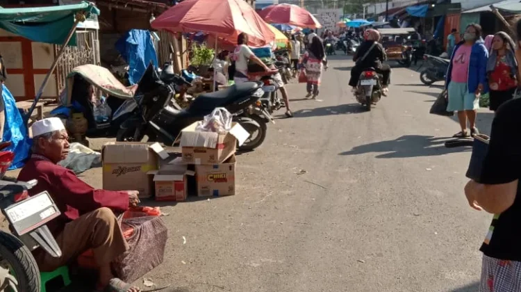 Pedagang Pasar Nauli Sibolga Protes, Dagangan Tidak Laku