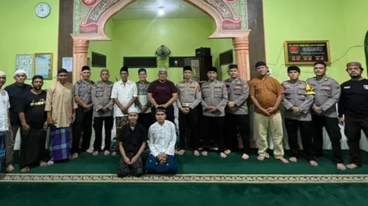 Polres Padangsidimpuan Tarawih Bersama Warga di Masjid Al Jami’